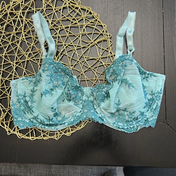 NWOT Wacoal Women's Embrace Lace Bra Size 40D
65191 - Picture 5 of 7